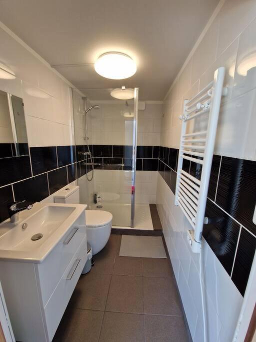 Appartement 2 Pieces Renove Avec Acces Piscine Peymeinade Extérieur photo